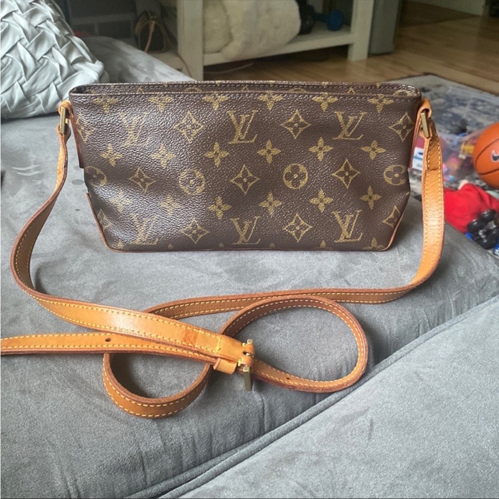 Authentic Louis Vuitton Trotteur monogram canvas